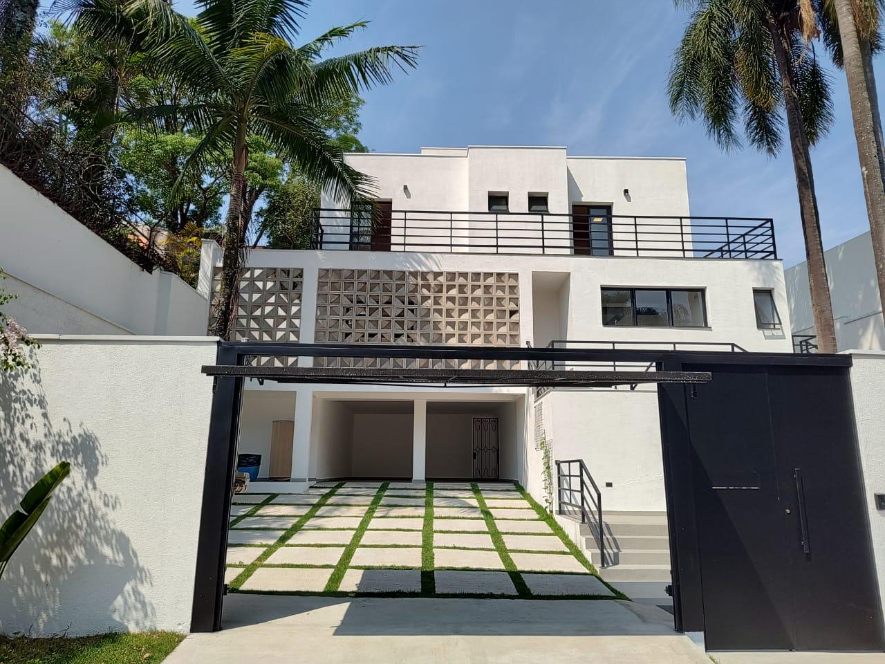 Casa com Piscina 470m² – Jardim Guedala
